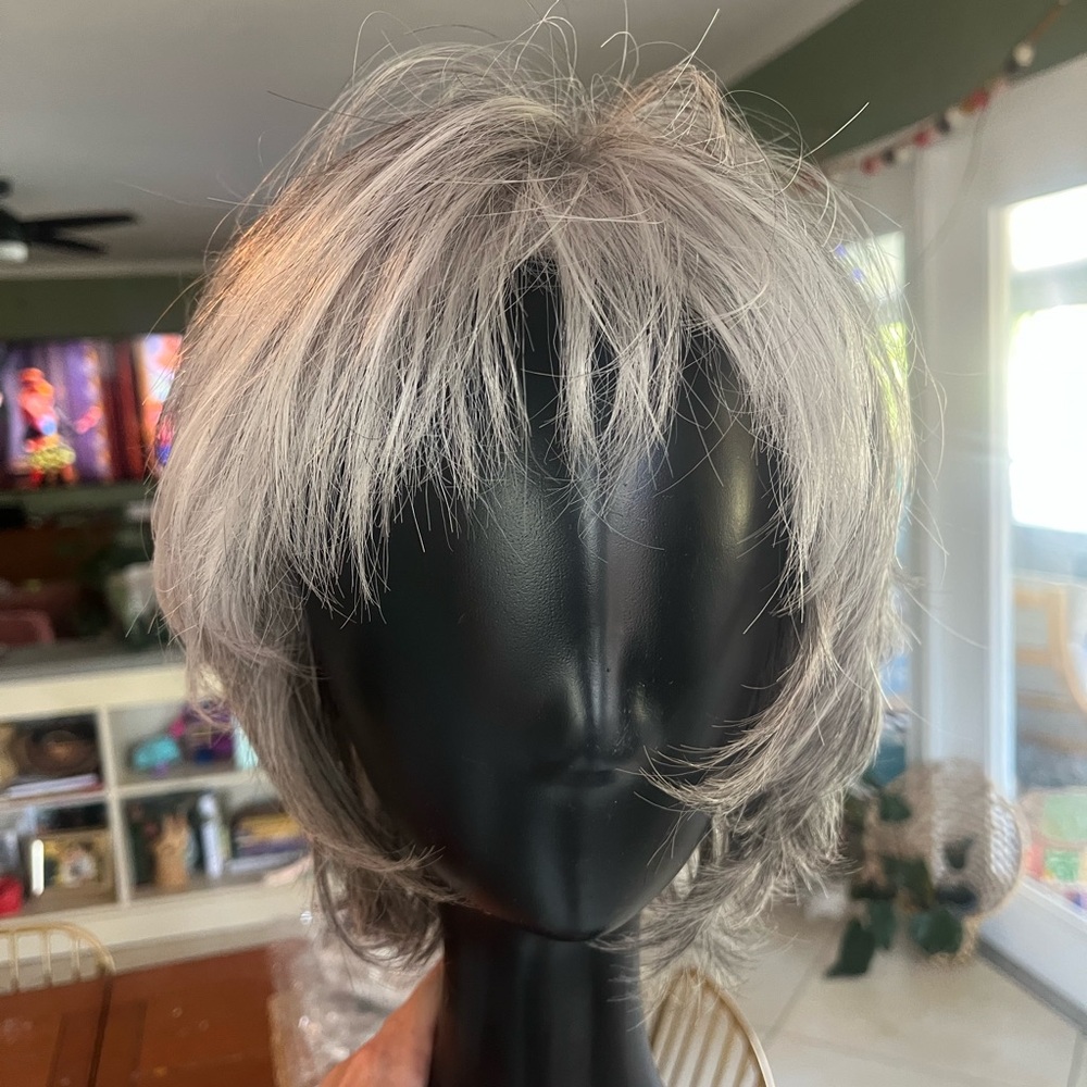 Freedom by Godiva’s Secrets adjustable Women's Wig / color MINX - Picture 2 of 14